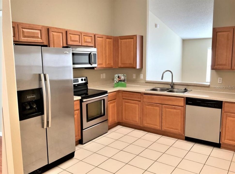 For Rent: $1,750 (3 beds, 2 baths, 2112 Square Feet)