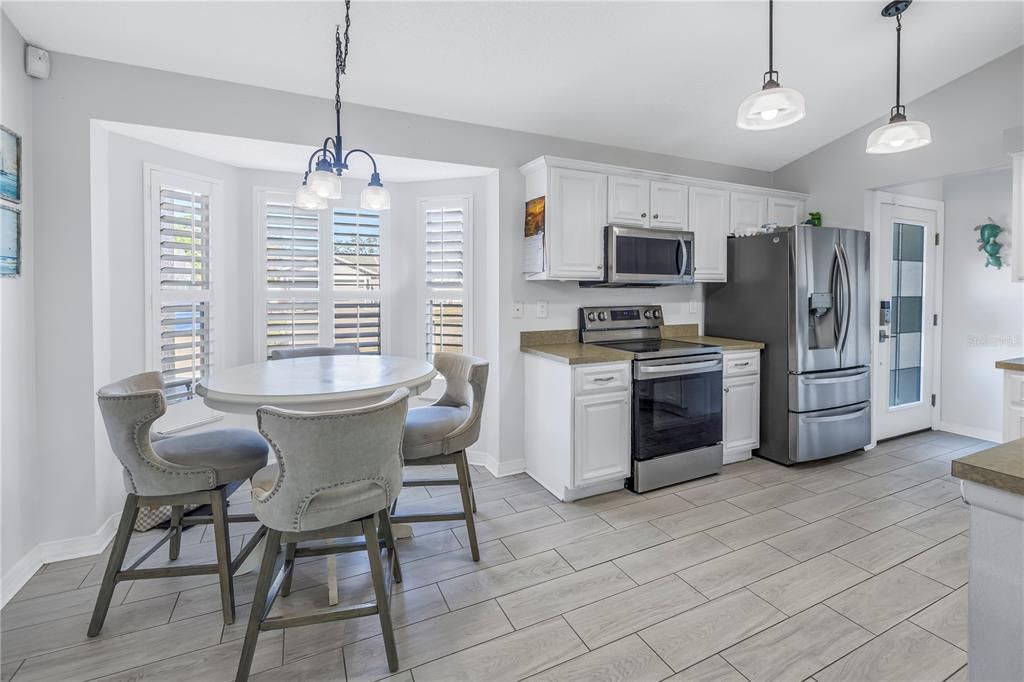 For Sale: $359,900 (3 beds, 2 baths, 1211 Square Feet)