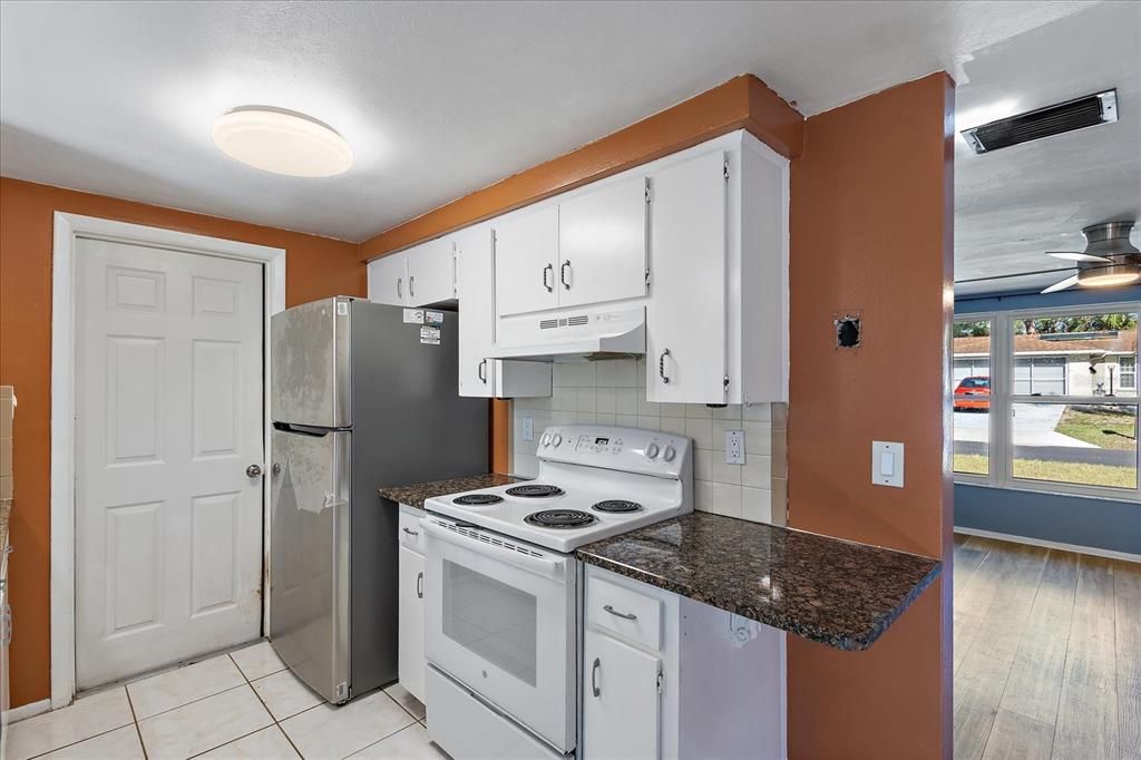 For Sale: $229,000 (2 beds, 1 baths, 1000 Square Feet)