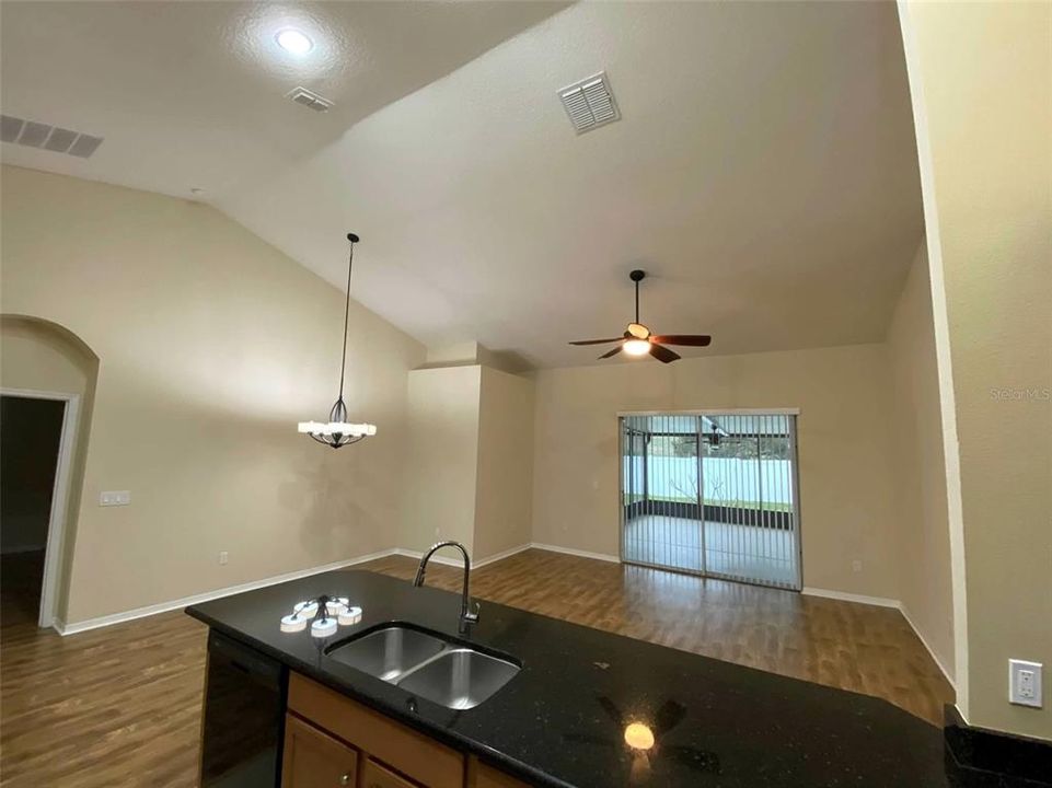 For Rent: $2,250 (3 beds, 2 baths, 1575 Square Feet)