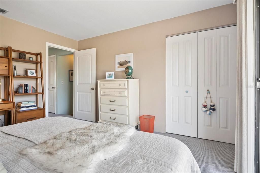 For Sale: $299,900 (2 beds, 2 baths, 1184 Square Feet)