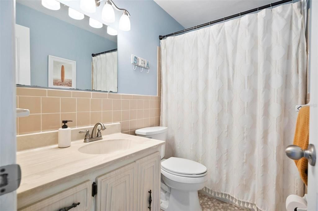 For Sale: $299,900 (2 beds, 2 baths, 1184 Square Feet)