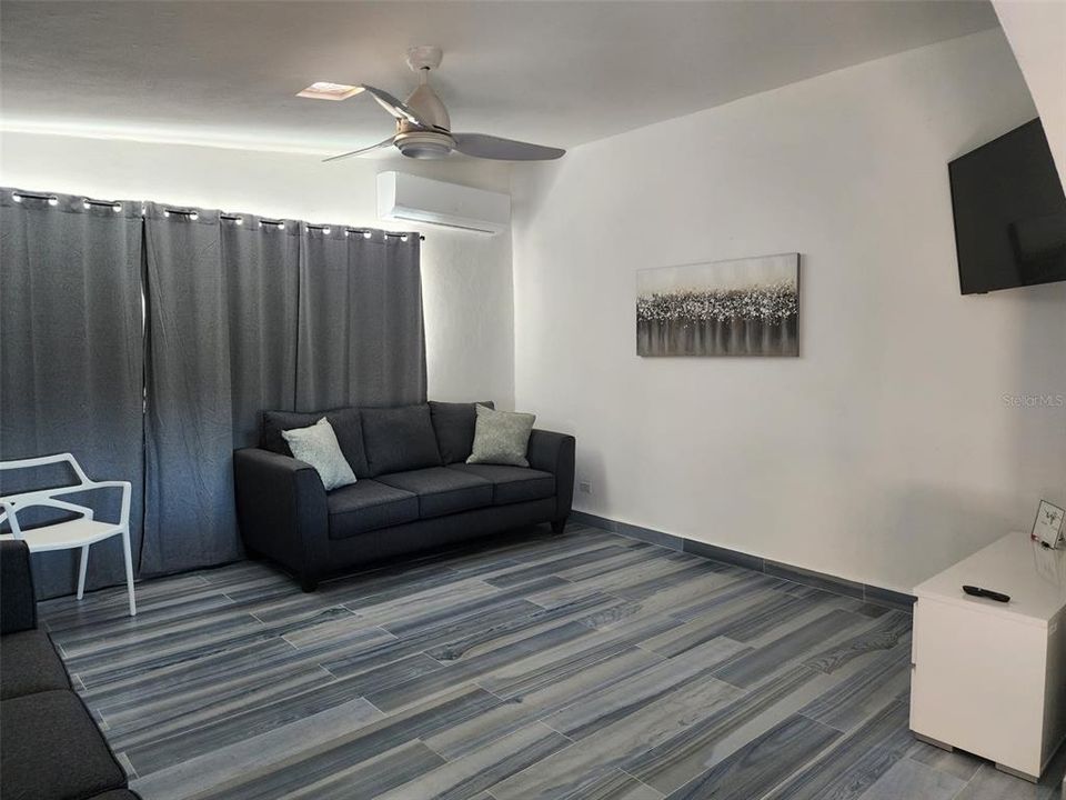 待售: $469,000 (3 贝兹, 3 浴室, 2200 平方英尺)