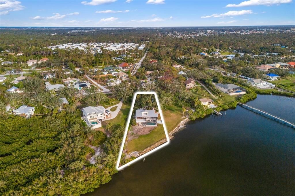 На продажу: $2,125,000 (2.41 acres)