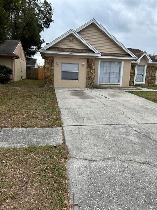 For Rent: $2,500 (4 beds, 2 baths, 1496 Square Feet)