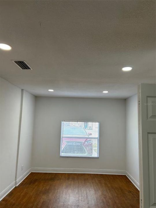 For Rent: $2,500 (4 beds, 2 baths, 1496 Square Feet)