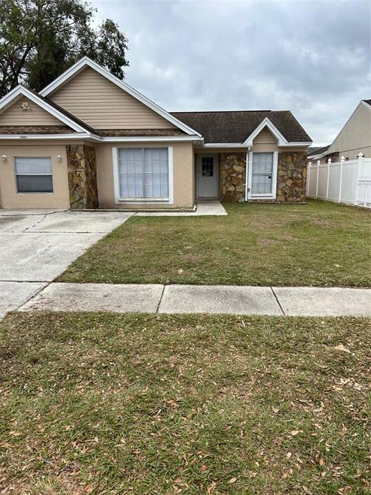 For Rent: $2,500 (4 beds, 2 baths, 1496 Square Feet)