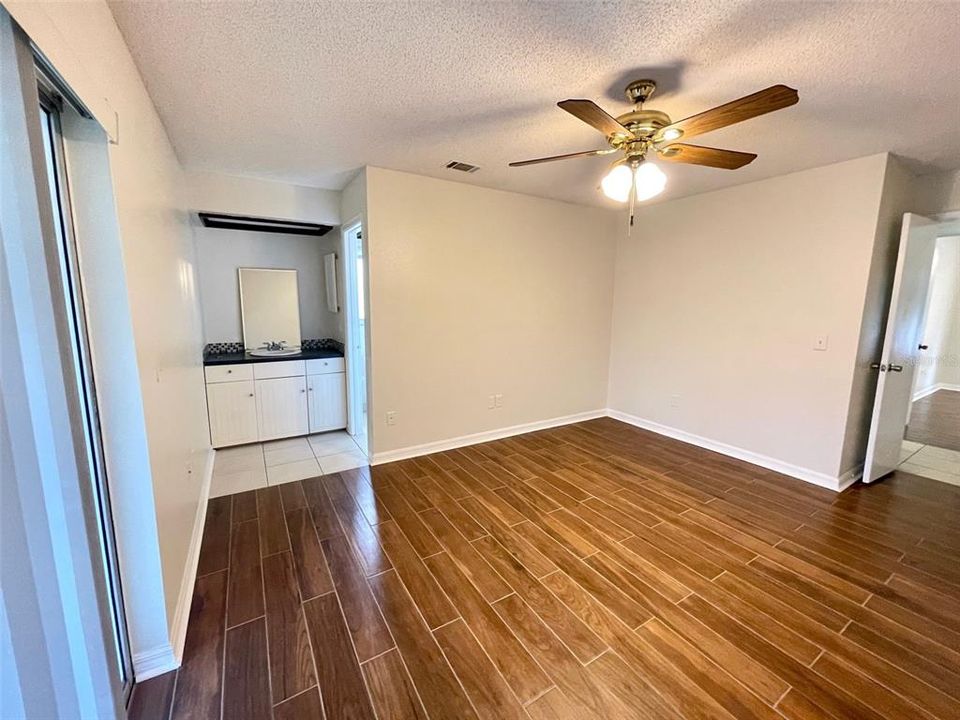 For Rent: $2,150 (3 beds, 2 baths, 1321 Square Feet)