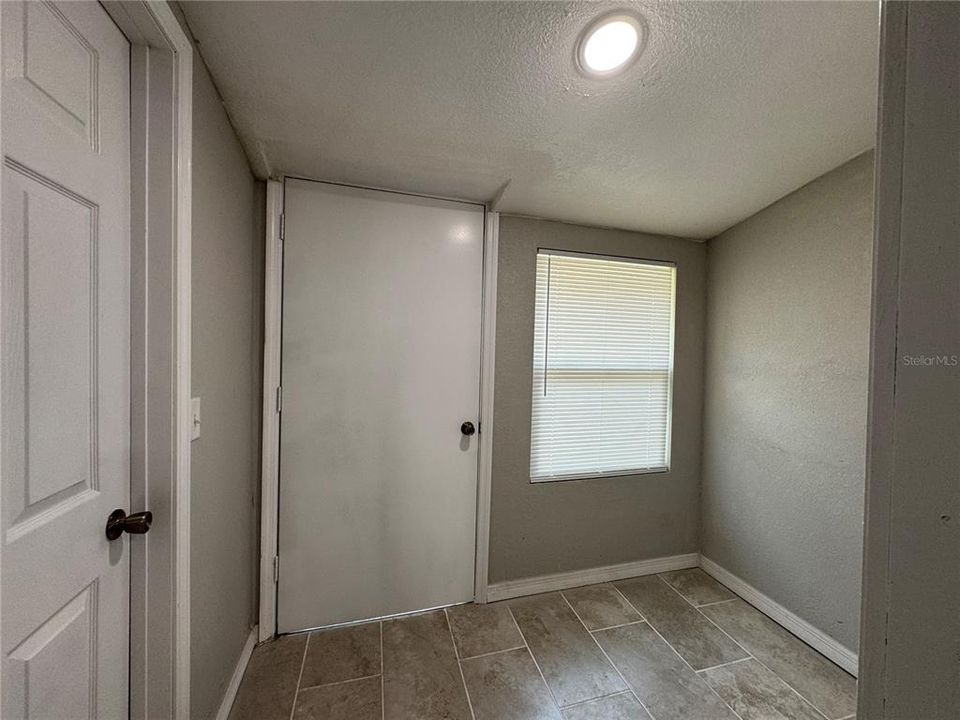 For Sale: $190,000 (3 beds, 1 baths, 751 Square Feet)