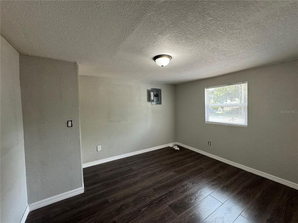 For Sale: $190,000 (3 beds, 1 baths, 751 Square Feet)