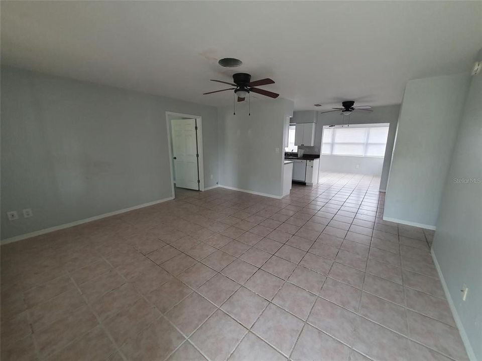 For Rent: $2,350 (3 beds, 1 baths, 960 Square Feet)