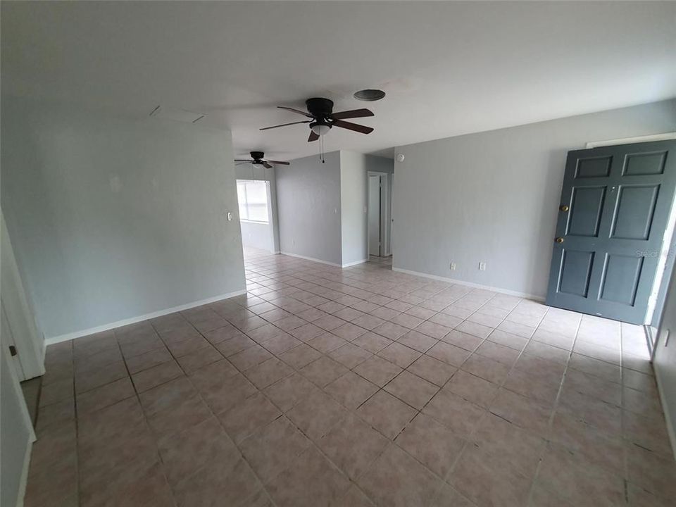 For Rent: $2,350 (3 beds, 1 baths, 960 Square Feet)