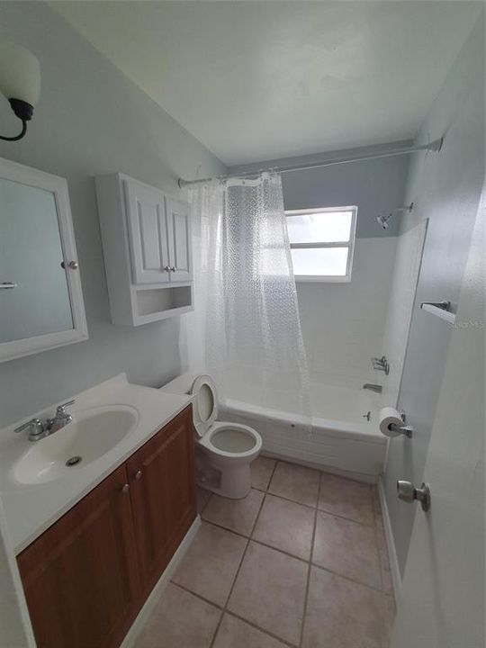 For Rent: $2,350 (3 beds, 1 baths, 960 Square Feet)