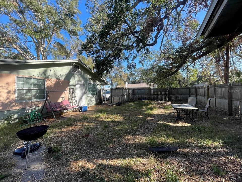 For Sale: $375,000 (3 beds, 2 baths, 1098 Square Feet)