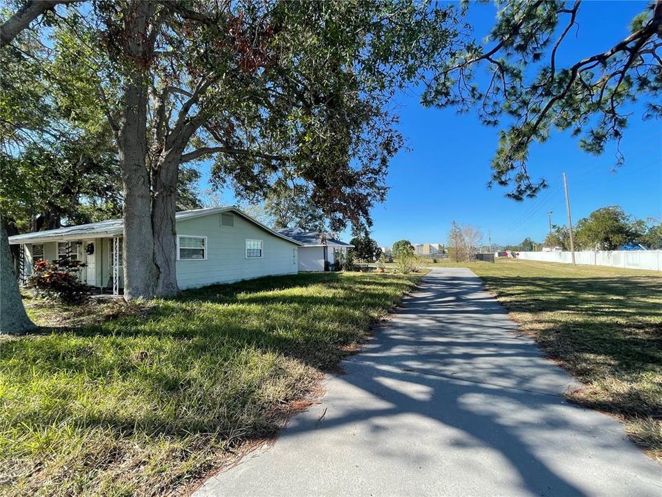 For Sale: $375,000 (3 beds, 2 baths, 1098 Square Feet)