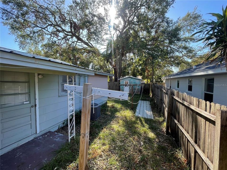 For Sale: $375,000 (3 beds, 2 baths, 1098 Square Feet)