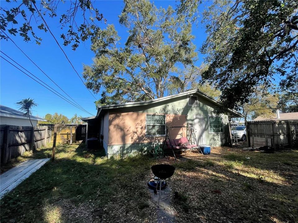 For Sale: $375,000 (3 beds, 2 baths, 1098 Square Feet)