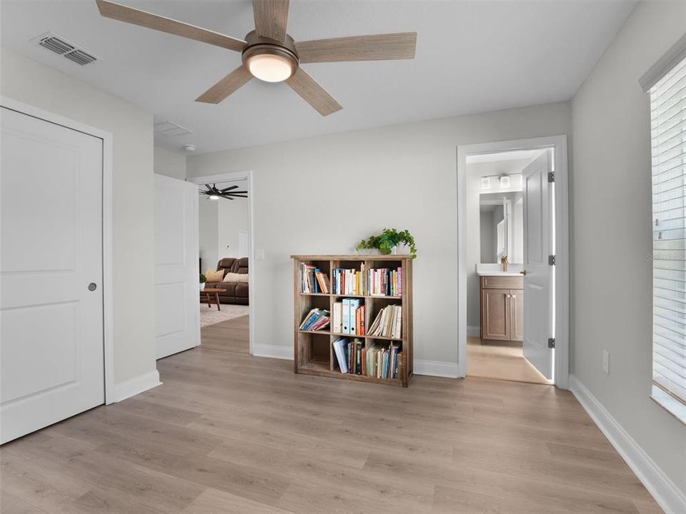 Guest bedroom with ensuite bathroom