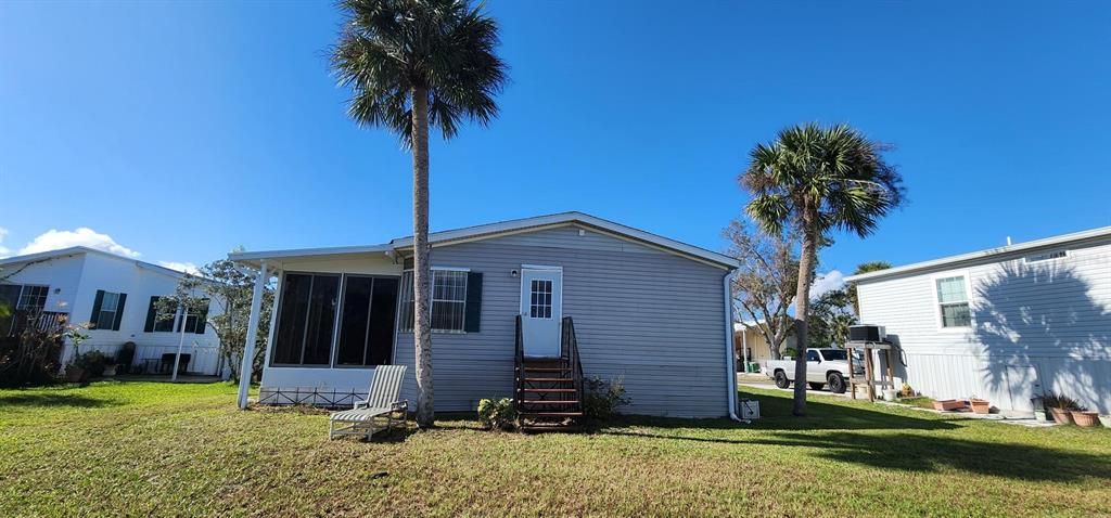 Exterior back of home...Easy access to inside with having the backdoor that leads into the kitchen....