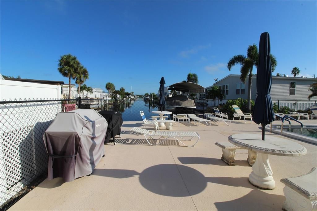 Extra lounge area around the pool