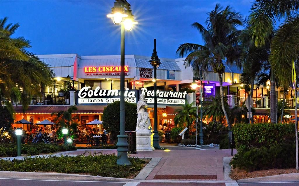 Restaurants and Shopping St. Armands Circle