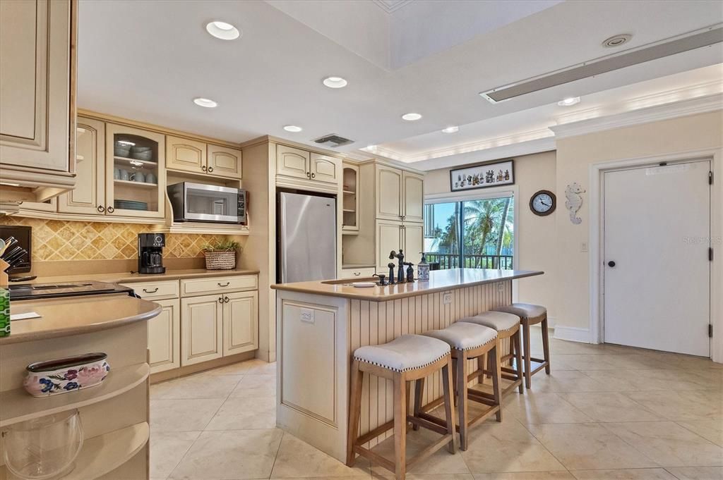 For Sale: $1,550,000 (2 beds, 2 baths, 1418 Square Feet)