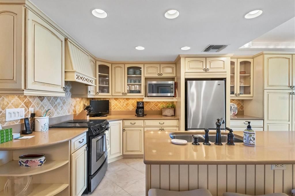 For Sale: $1,550,000 (2 beds, 2 baths, 1418 Square Feet)