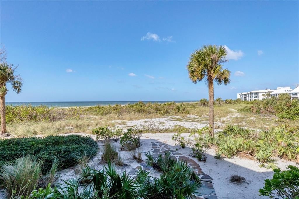 For Sale: $1,550,000 (2 beds, 2 baths, 1418 Square Feet)