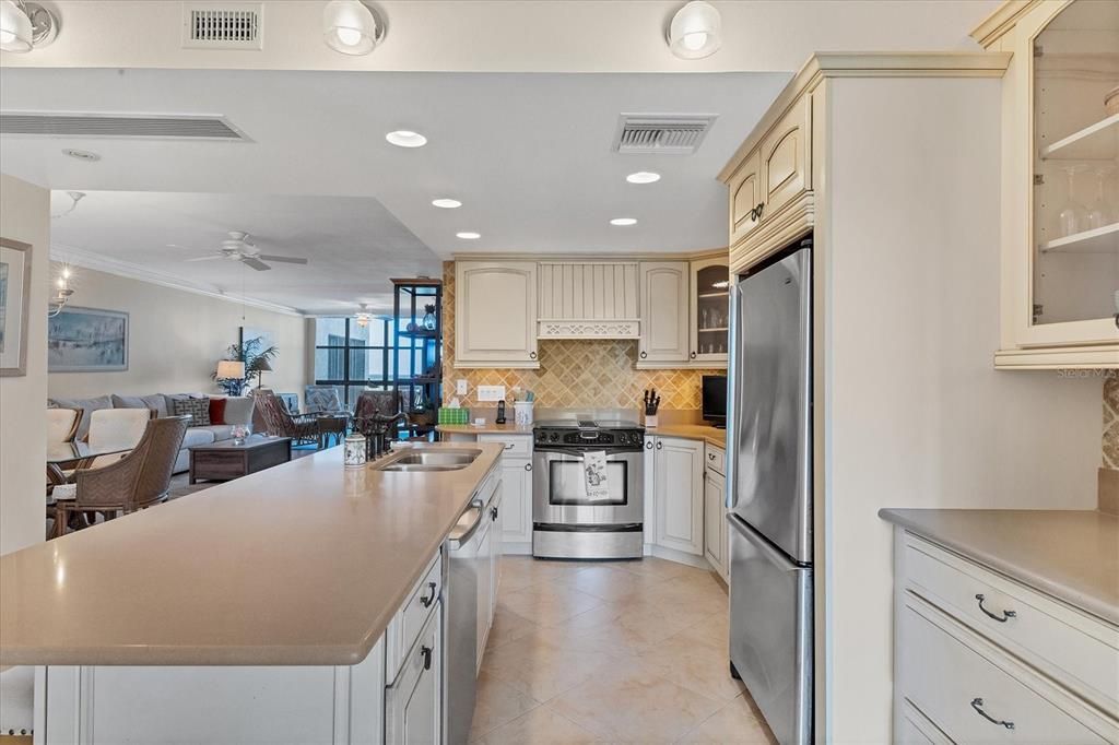 For Sale: $1,550,000 (2 beds, 2 baths, 1418 Square Feet)