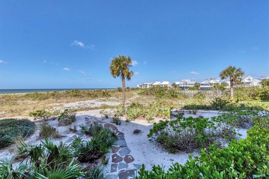 For Sale: $1,550,000 (2 beds, 2 baths, 1418 Square Feet)
