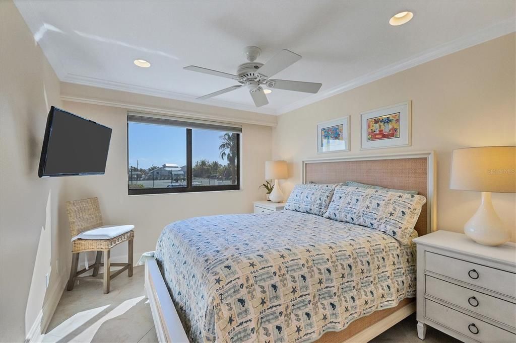 For Sale: $1,550,000 (2 beds, 2 baths, 1418 Square Feet)