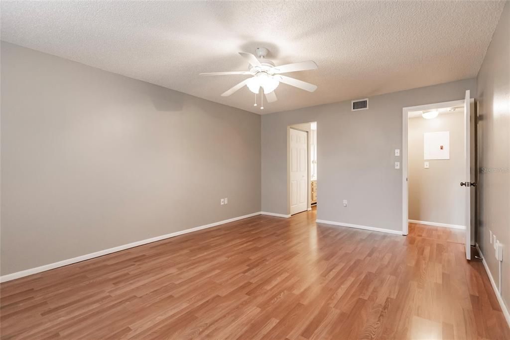 For Rent: $2,100 (2 beds, 2 baths, 1100 Square Feet)