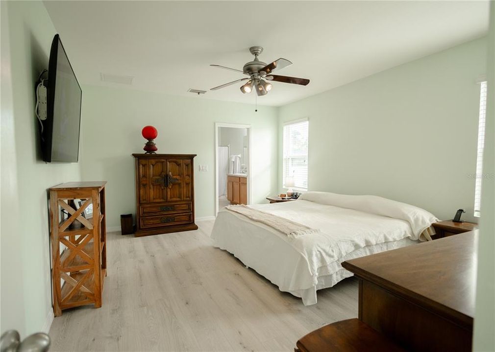 For Sale: $359,000 (3 beds, 2 baths, 1748 Square Feet)