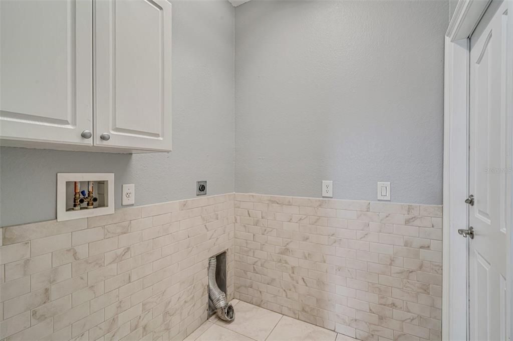 For Sale: $341,900 (3 beds, 2 baths, 1920 Square Feet)