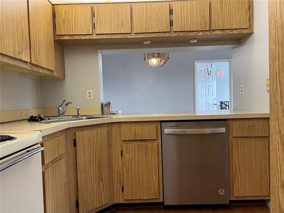 For Rent: $1,600 (2 beds, 2 baths, 1064 Square Feet)