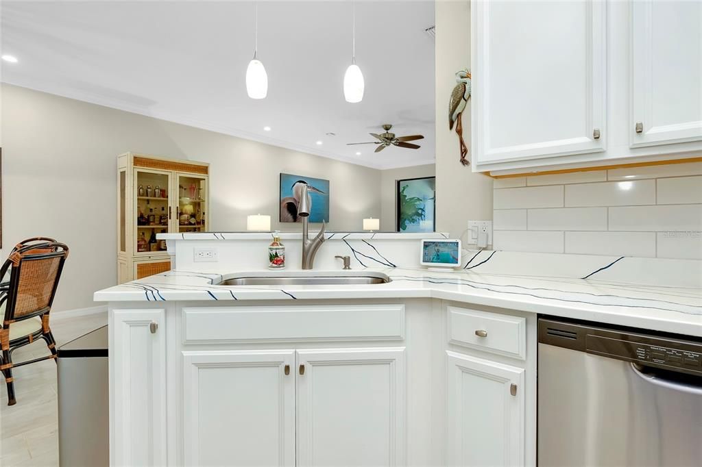 Kitchen w/granite countertops/upgrade lighting