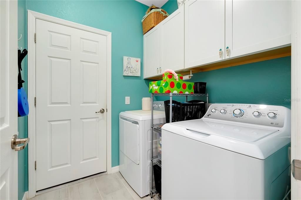 Laundry room w/garage access