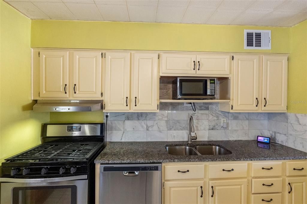 A chef’s dream! Granite countertops, stainless steel appliances, and a smart fridge with Family Hub make this kitchen the heart of the home