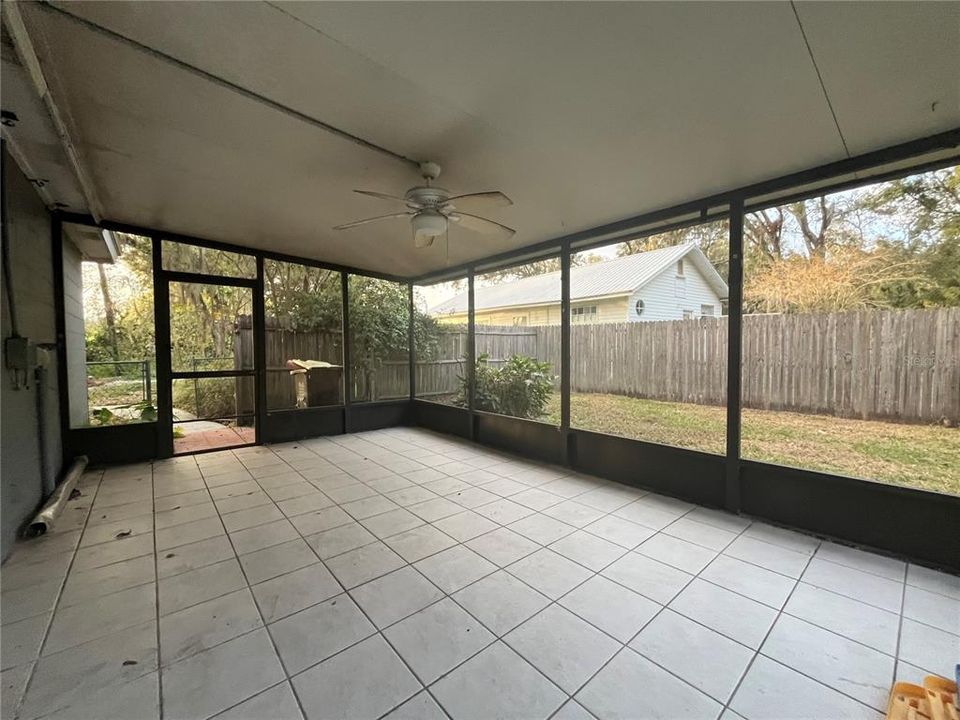 For Rent: $1,900 (3 beds, 2 baths, 1207 Square Feet)