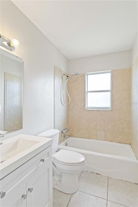 For Sale: $305,000 (2 beds, 1 baths, 912 Square Feet)