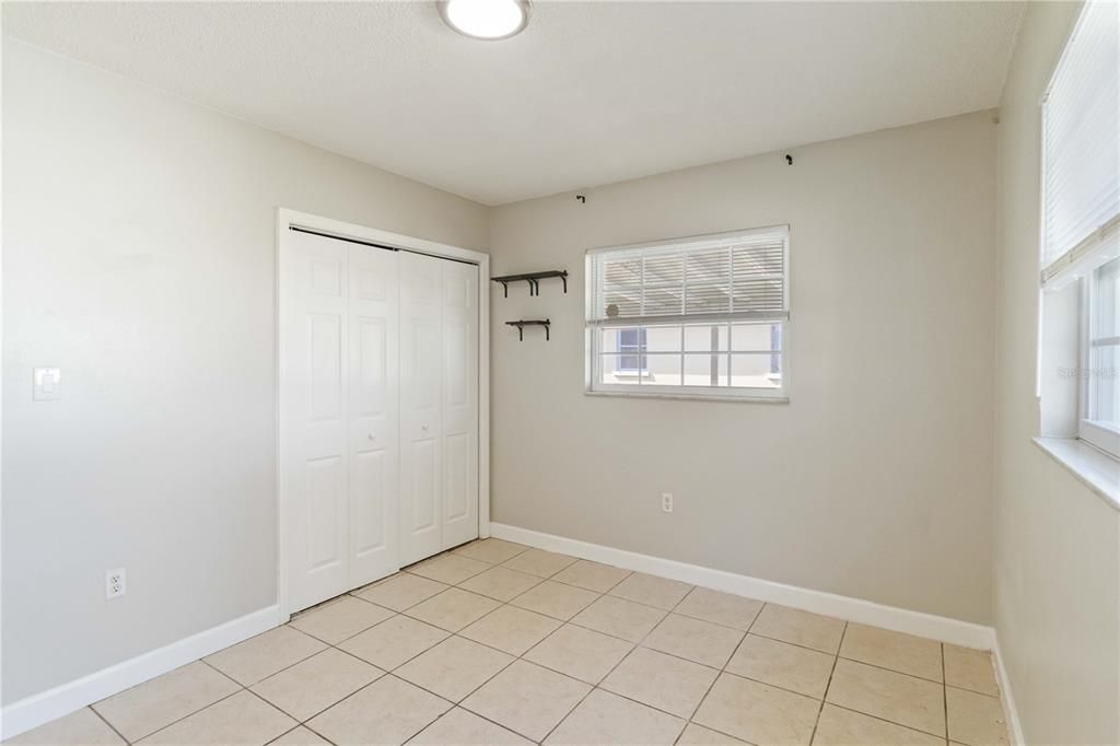 For Sale: $305,000 (2 beds, 1 baths, 912 Square Feet)