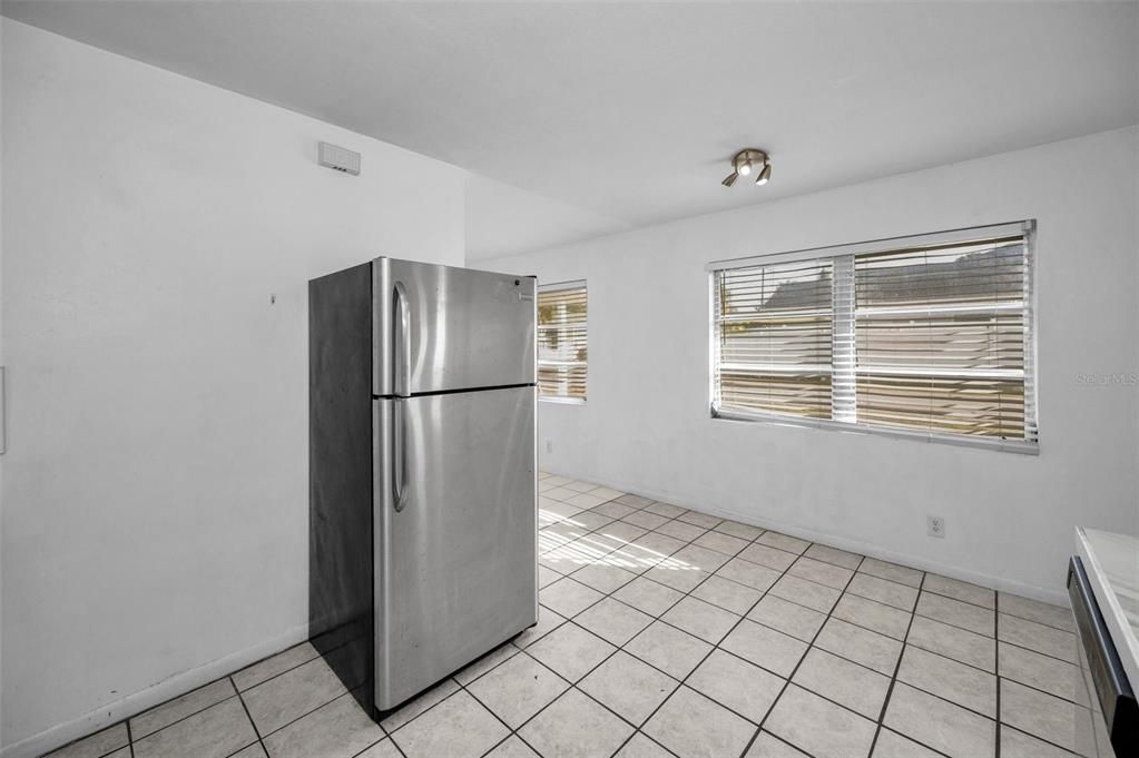 For Sale: $850,000 (2 beds, 1 baths, 780 Square Feet)