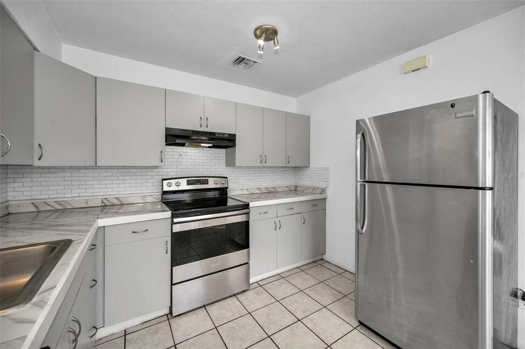 For Sale: $850,000 (2 beds, 1 baths, 780 Square Feet)