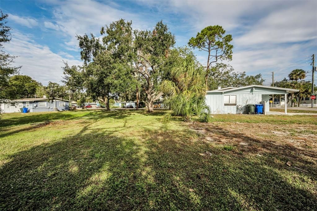 For Sale: $850,000 (2 beds, 1 baths, 780 Square Feet)