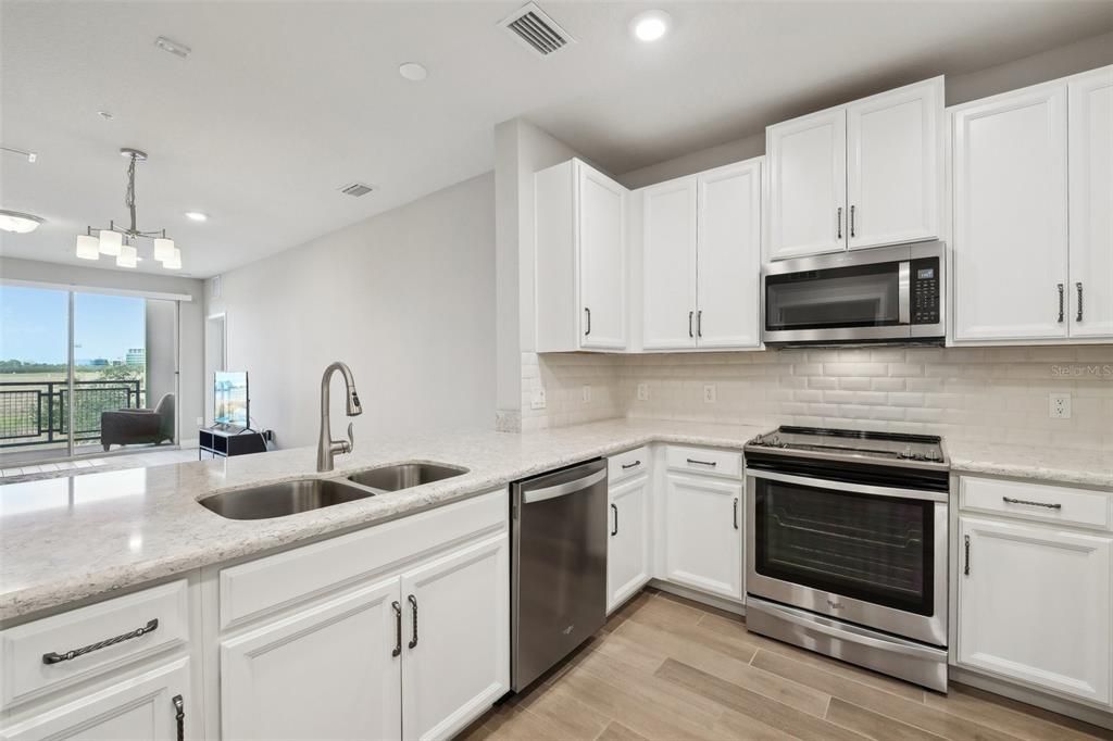 For Sale: $375,000 (2 beds, 2 baths, 1486 Square Feet)