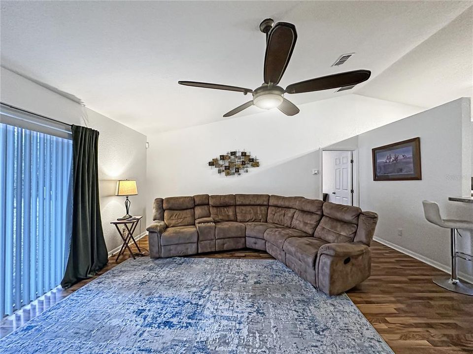 For Sale: $250,000 (2 beds, 2 baths, 1550 Square Feet)