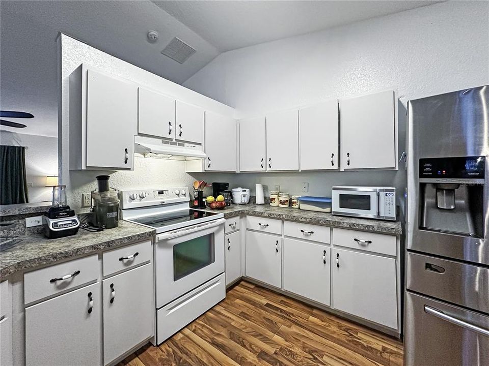 For Sale: $250,000 (2 beds, 2 baths, 1550 Square Feet)