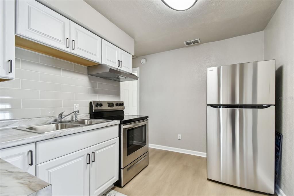 For Sale: $249,900 (2 beds, 1 baths, 672 Square Feet)