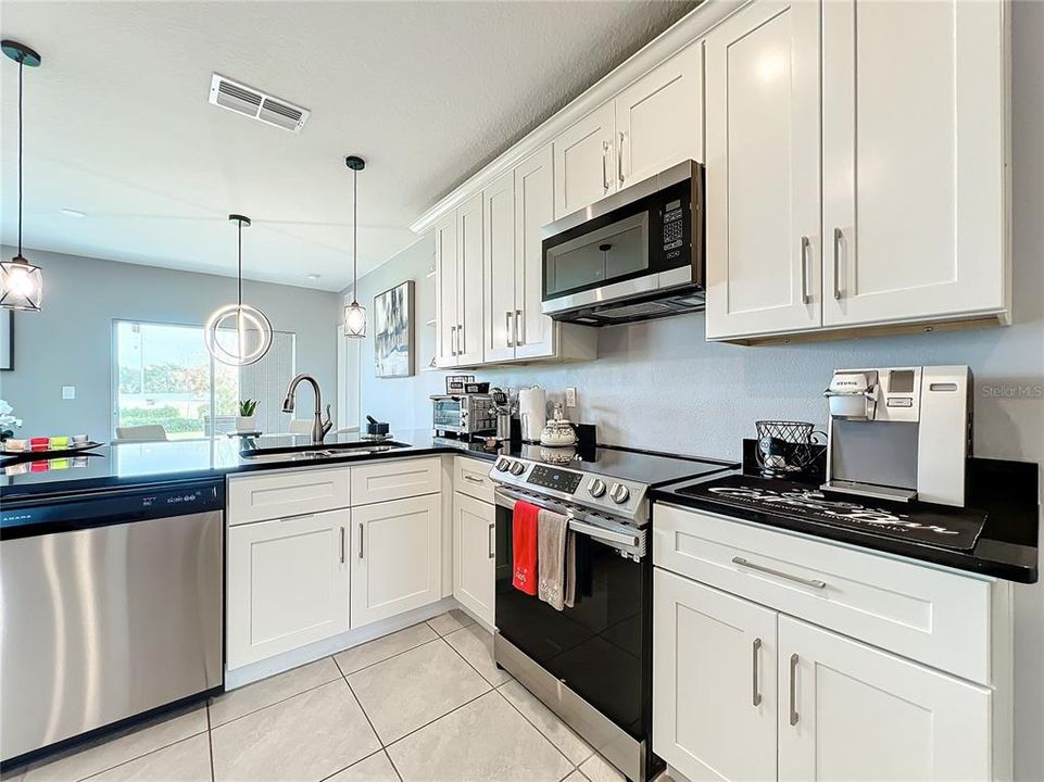 For Sale: $309,990 (3 beds, 2 baths, 1405 Square Feet)