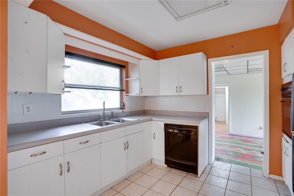 For Sale: $329,000 (3 beds, 1 baths, 1738 Square Feet)